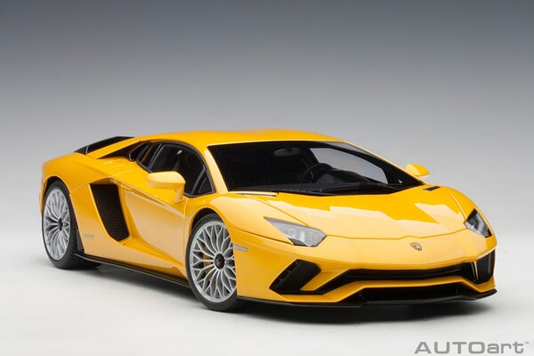 Lamborghini Lamborghini Aventador S - 1:18 - AUTOart
