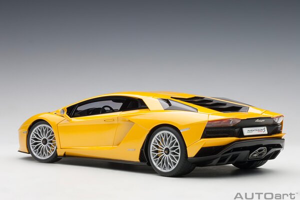 Lamborghini Lamborghini Aventador S - 1:18 - AUTOart