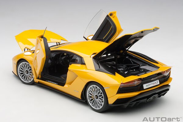 Lamborghini Lamborghini Aventador S - 1:18 - AUTOart