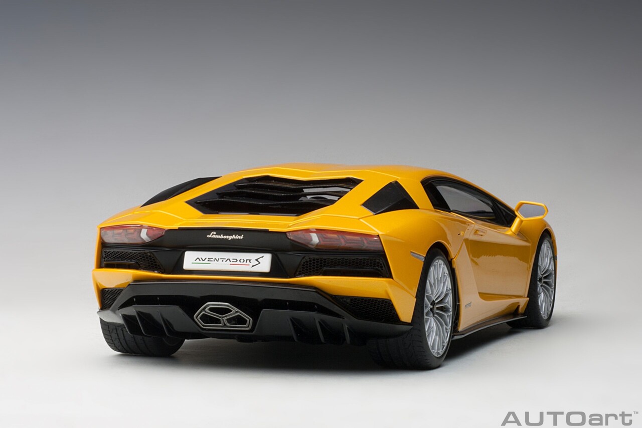 Lamborghini Lamborghini Aventador S - 1:18 - AUTOart