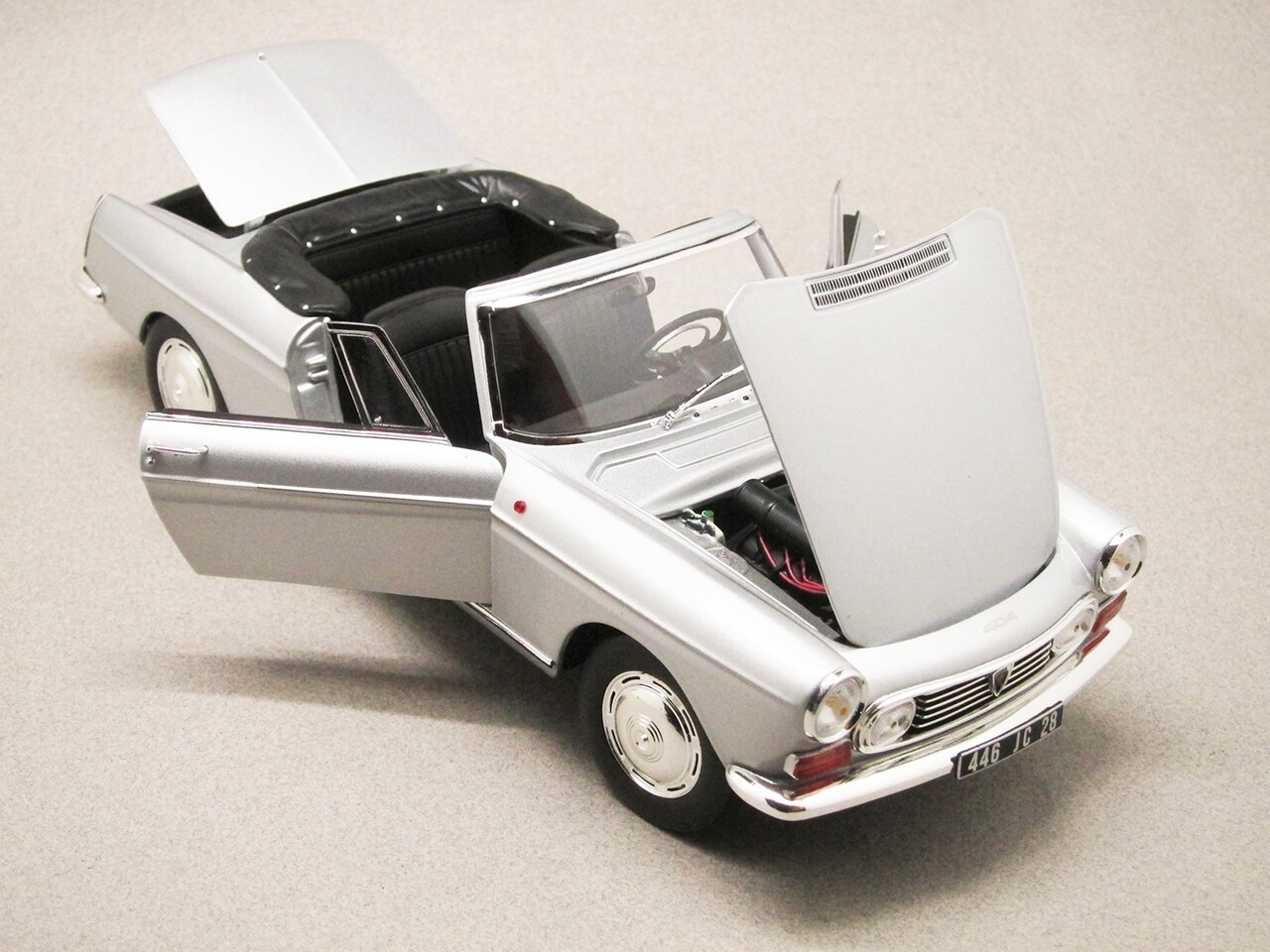 Peugeot Peugeot 404 Cabriolet 1967 - 1:18 - Norev Peugeot Peugeot 404 Cabriolet 1967 - 1:18 - Norev