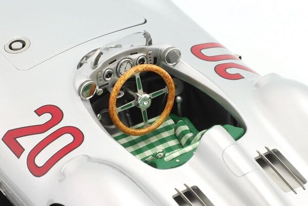 Formule 1 Mercedes-Benz W196R Streamliner #20 Karl Kling Second Place French GP 1954 - 1:18 - GP Replicas Formule 1 Mercedes-Benz W196R Streamliner #20 Karl Kling Second Place French GP 1954 - 1:18 - GP Replicas