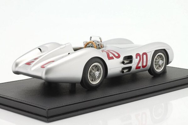 Formule 1 Mercedes-Benz W196R Streamliner #20 Karl Kling Second Place French GP 1954 - 1:18 - GP Replicas Formule 1 Mercedes-Benz W196R Streamliner #20 Karl Kling Second Place French GP 1954 - 1:18 - GP Replicas