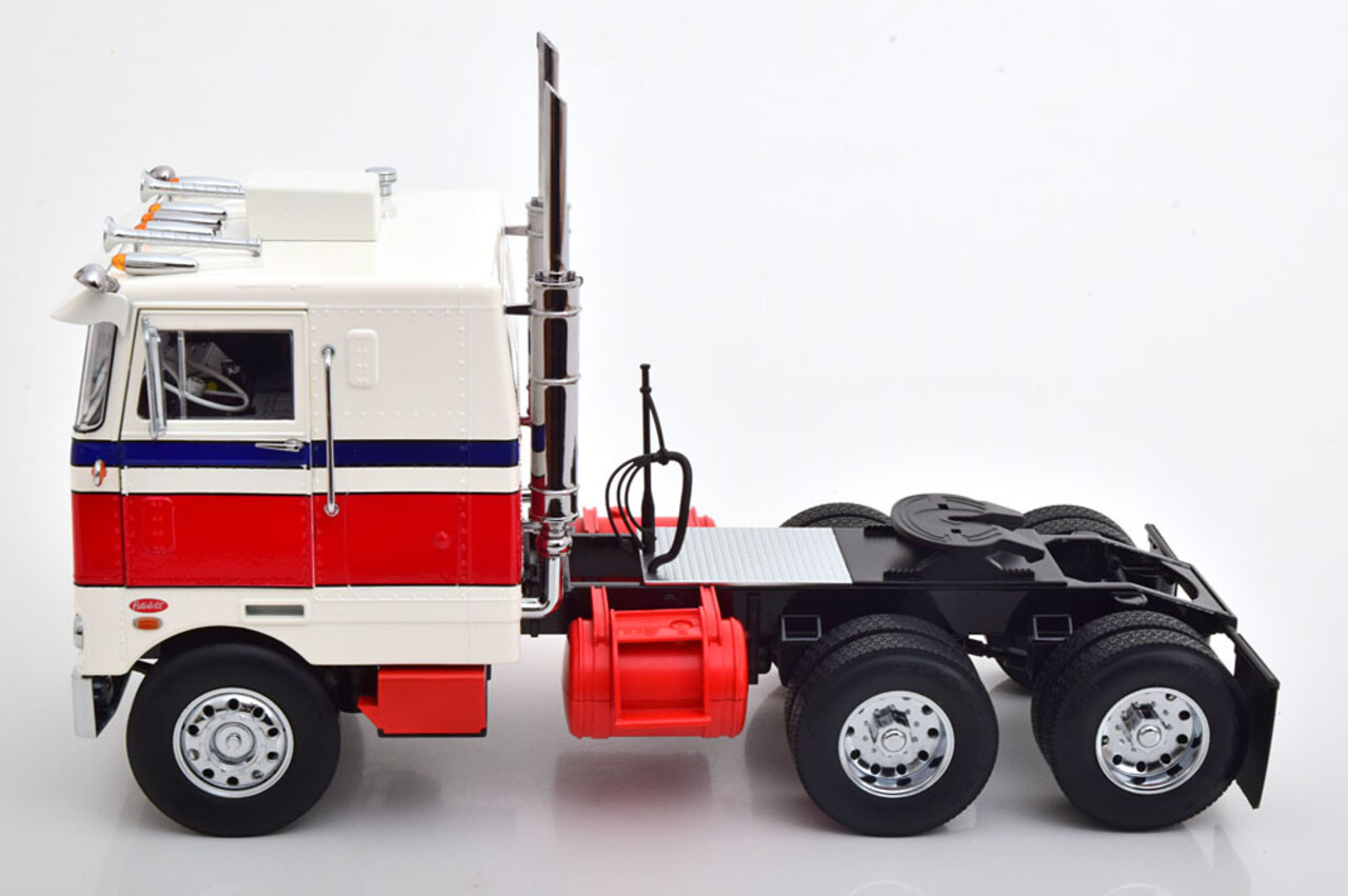 Peterbilt Peterbilt 352 Pacemaker Tractor 6x4 1979 - 1:18 - Road Kings Peterbilt Peterbilt 352 Pacemaker Tractor 6x4 1979 - 1:18 - Road Kings