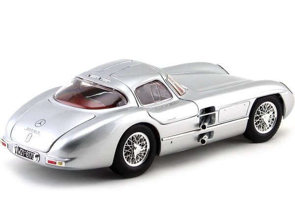 Mercedes-Benz Mercedes-Benz 300 SLR 'Uhlenhaut Coupe' - 1:18 - Maisto Mercedes-Benz Mercedes-Benz 300 SLR 'Uhlenhaut Coupe' - 1:18 - Maisto