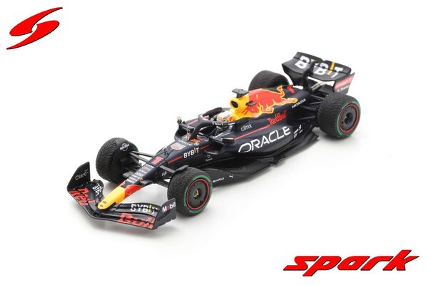 Formule 1 Oracle Red Bull Racing RB18 #1 Oracle Red Bull Racing Winner GP Japan 2022 Drivers' Champion 2022 Max Verstappen + #1 + World Champion Board - 1:43 - Spark Formule 1 Oracle Red Bull Racing RB18 #1 Oracle Red Bull Racing Winner GP Japan 2022 Drivers' Champion 2022 Max Verstappen + #1 + World Champion Board - 1:43 - Spark
