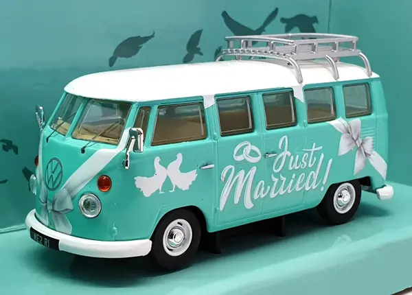 Volkswagen Volkswagen T1 Minibus Just Married + Roof Rack 1961 - 1:43 - Corgi Volkswagen Volkswagen T1 Minibus Just Married + Roof Rack 1961 - 1:43 - Corgi