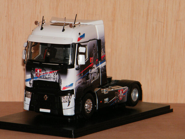 Renault Renault T-Line High Tractor 4x2 'Lille' 2021 - 1:43 - Eligor