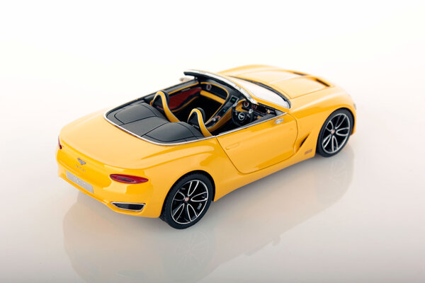 Bentley Bentley EXP 12 Speed 6e St. James Spider Concept 2017 - 1:43 - LookSmart