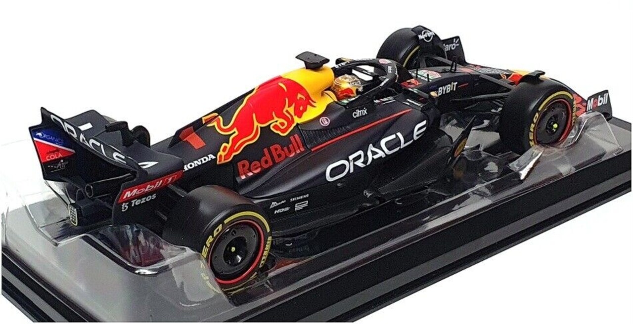 Formule 1 Red Bull RB18 Team Oracle Red Bull Racing #1 World Champion Season 2022 Max Verstappen + Pilot - 1:24 - Bburago