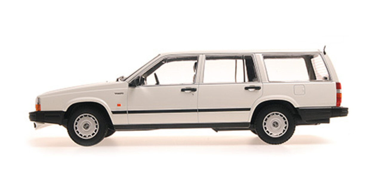 Volvo Volvo 740 GL Break 1986 - 1:18 - Minichamps Volvo Volvo 740 GL Break 1986 - 1:18 - Minichamps
