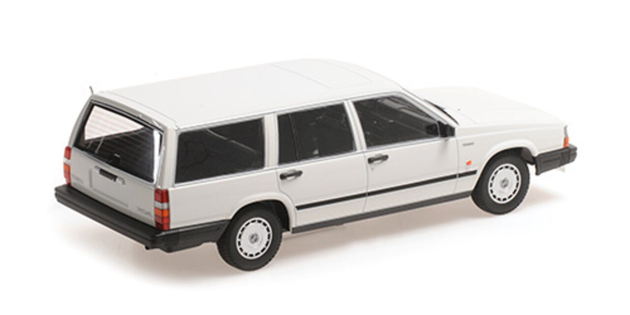 Volvo Volvo 740 GL Break 1986 - 1:18 - Minichamps Volvo Volvo 740 GL Break 1986 - 1:18 - Minichamps