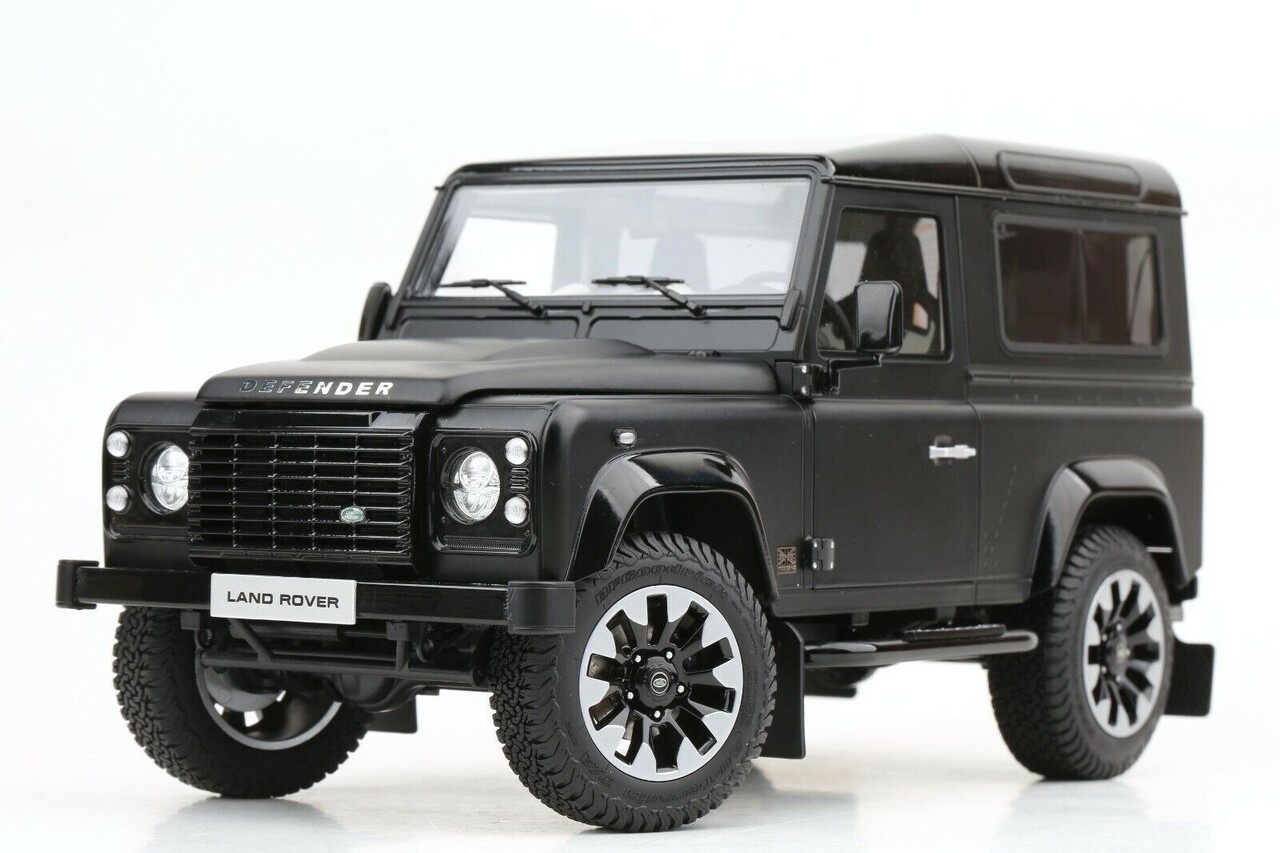 Land Rover Land Rover Defender 90 Works V8 70th Edition - 1:18 - LCD Models Land Rover Land Rover Defender 90 Works V8 70th Edition - 1:18 - LCD Models