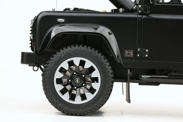 Land Rover Land Rover Defender 90 Works V8 70th Edition - 1:18 - LCD Models Land Rover Land Rover Defender 90 Works V8 70th Edition - 1:18 - LCD Models