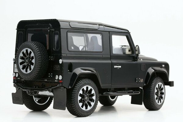 Land Rover Land Rover Defender 90 Works V8 70th Edition - 1:18 - LCD Models Land Rover Land Rover Defender 90 Works V8 70th Edition - 1:18 - LCD Models