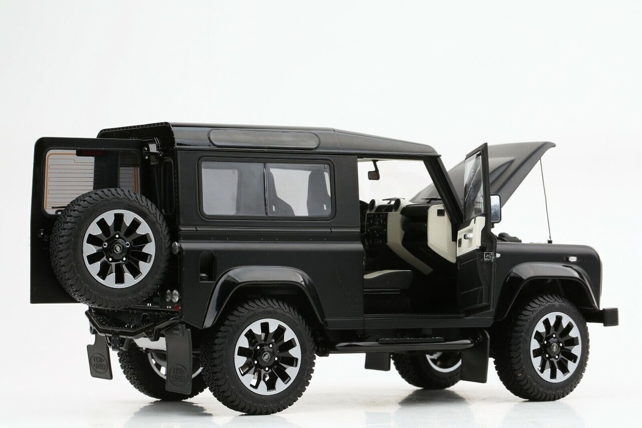 Land Rover Land Rover Defender 90 Works V8 70th Edition - 1:18 - LCD Models Land Rover Land Rover Defender 90 Works V8 70th Edition - 1:18 - LCD Models