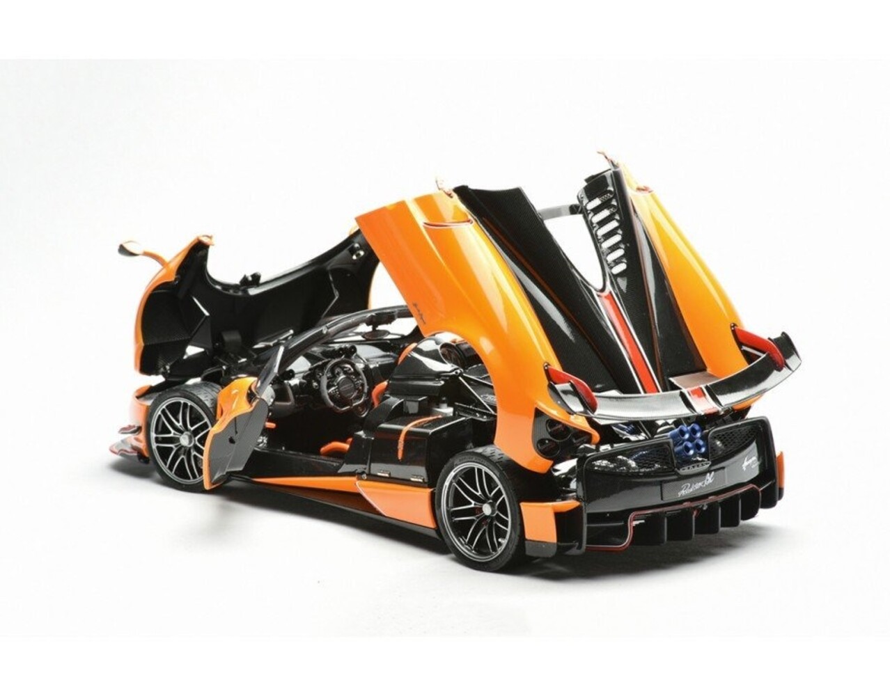 Pagani Pagani Huayra Roadster BC #20 2017 - 1:18 - LCD Models