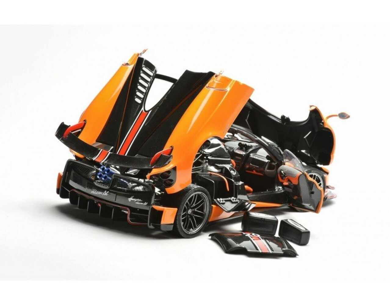 Pagani Pagani Huayra Roadster BC #20 2017 - 1:18 - LCD Models