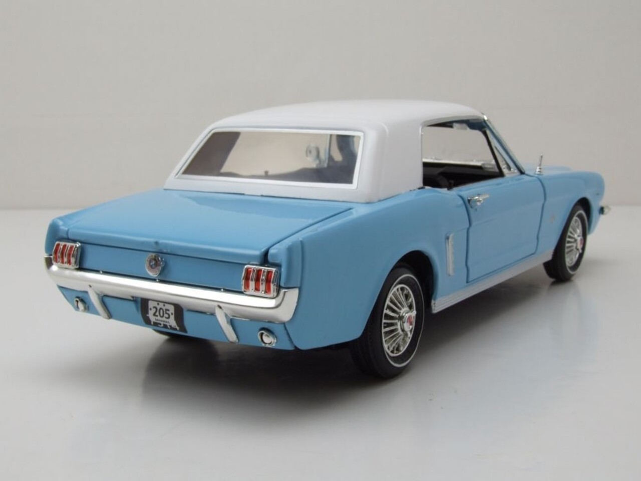 Ford Ford Mustang  Hardtop 1964 'James Bond Thunderball'  - 1:18 - Motor Max