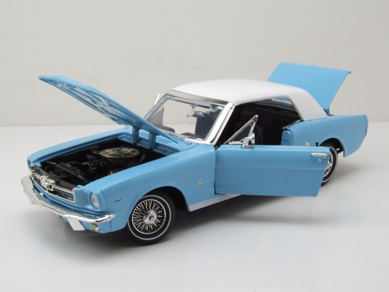 Ford Ford Mustang  Hardtop 1964 'James Bond Thunderball'  - 1:18 - Motor Max