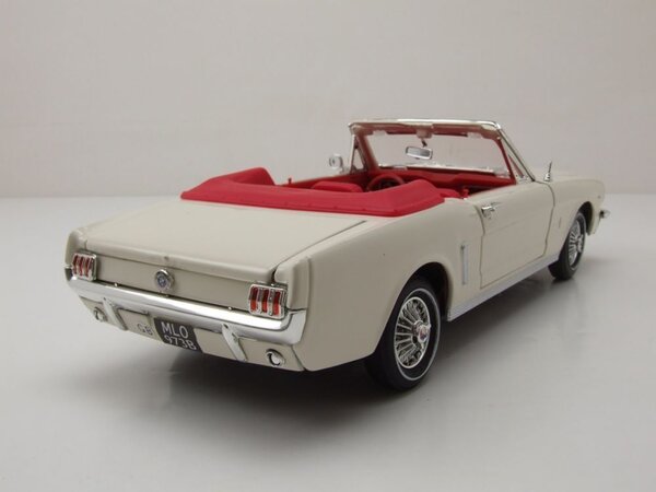 Ford Ford Mustang  Convertible 1964 'James Bond Goldfinger'  - 1:18 - Motor Max Ford Ford Mustang  Convertible 1964 'James Bond Goldfinger'  - 1:18 - Motor Max