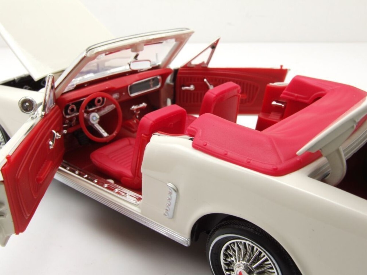 Ford Mustang 1964 1/2 - 1:18 - Motor Max - HMKT Ford Mustang 1964 1/2 - 1:18 - Motor Max - HMKT