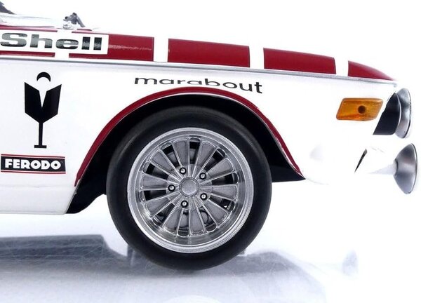 BMW BMW 2800 CS Racing Team Marabout #15 24h Spa 1972 - 1:18 - Minichamps