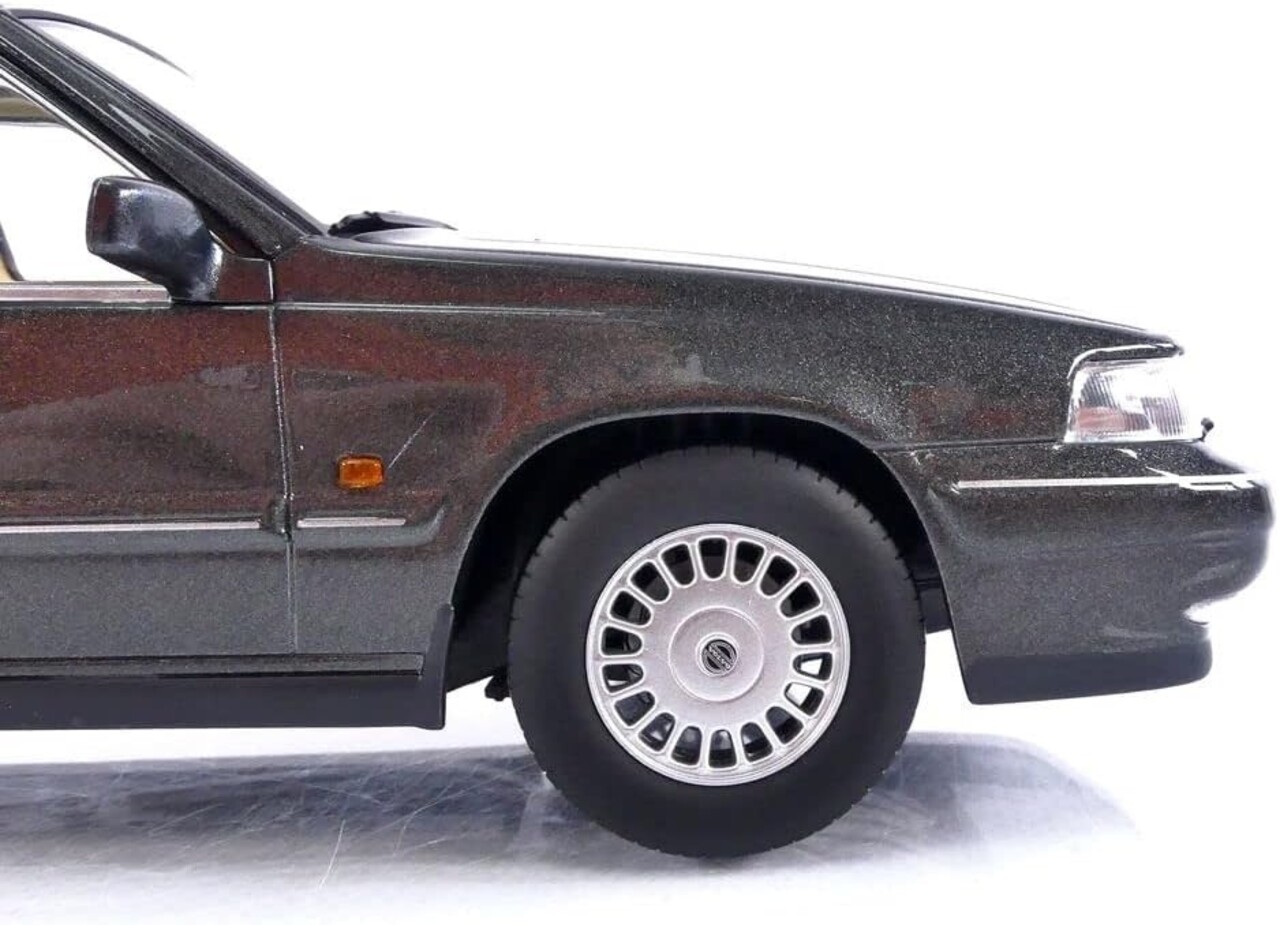 Volvo Volvo 960 - 1:18 - Triple 9 Collection
