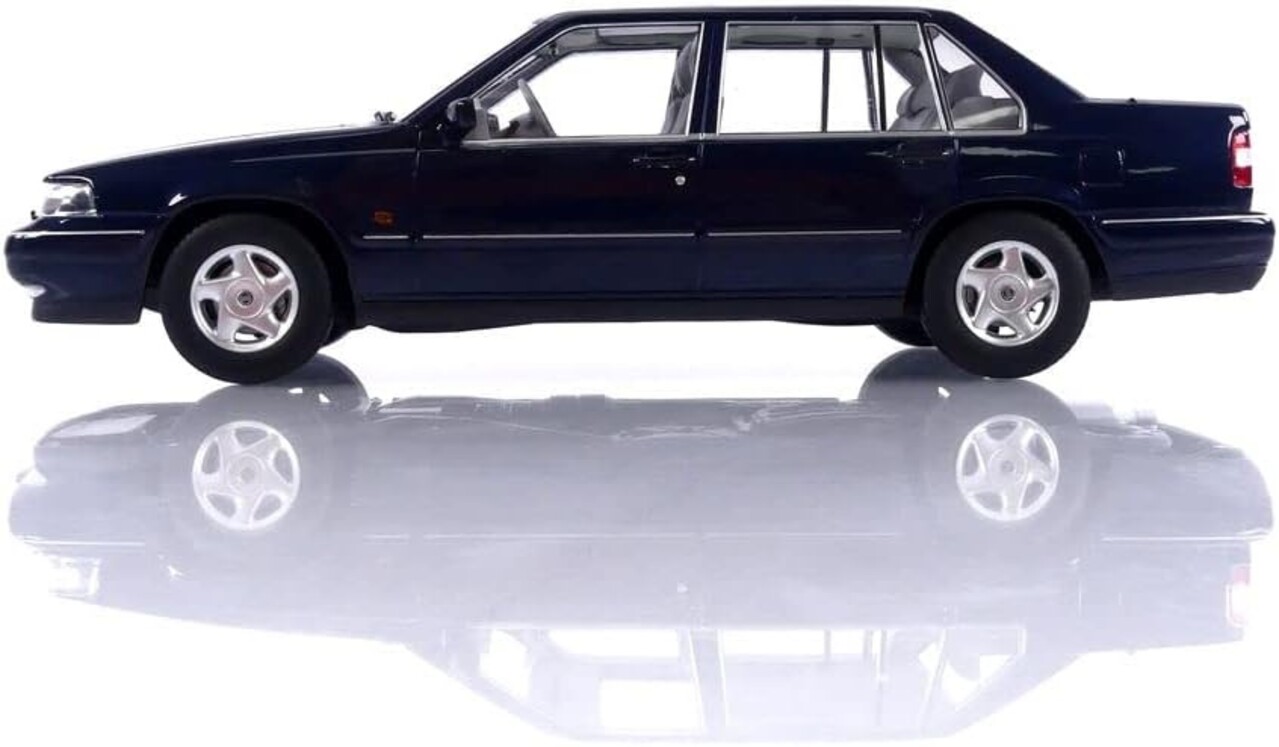 Volvo Volvo 960 - 1:18 - Triple 9 Collection