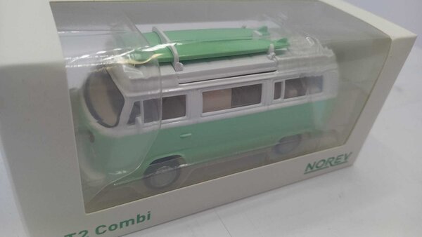 Volkswagen Volkswagen T2B Camper Van + Surfing Boards 1973 - 1:43 - Norev