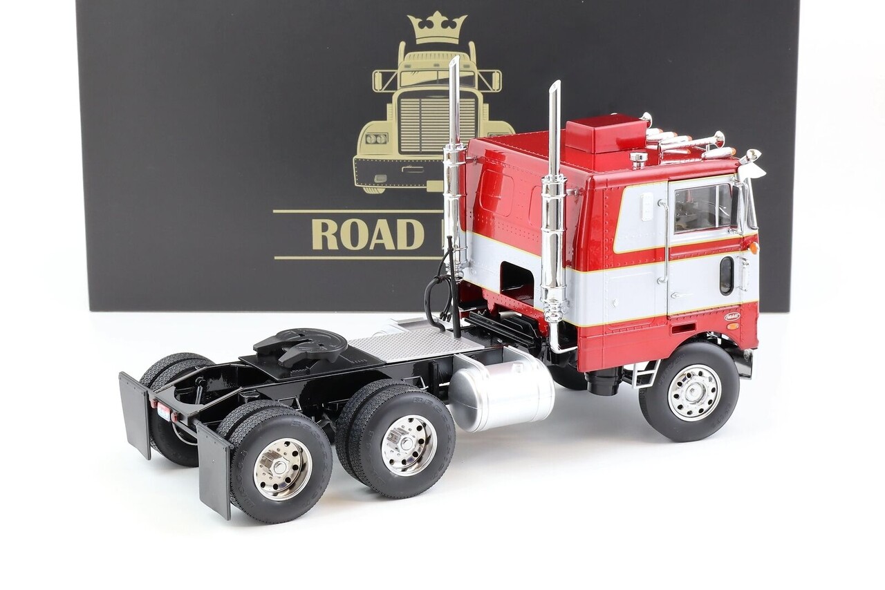 Peterbilt Peterbilt 352 Pacemaker Tractor 6x4 1977 - 1:18 - Road Kings Peterbilt Peterbilt 352 Pacemaker Tractor 6x4 1977 - 1:18 - Road Kings