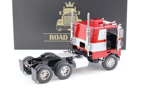 Peterbilt Peterbilt 352 Pacemaker Tractor 6x4 1977 - 1:18 - Road Kings Peterbilt Peterbilt 352 Pacemaker Tractor 6x4 1977 - 1:18 - Road Kings