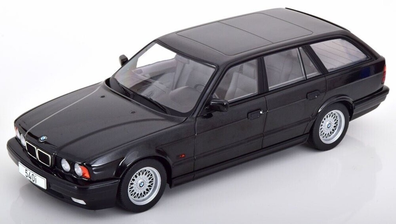 BMW BMW 540i 5-Series (E34) Touring - 1:18 - Modelcar Group