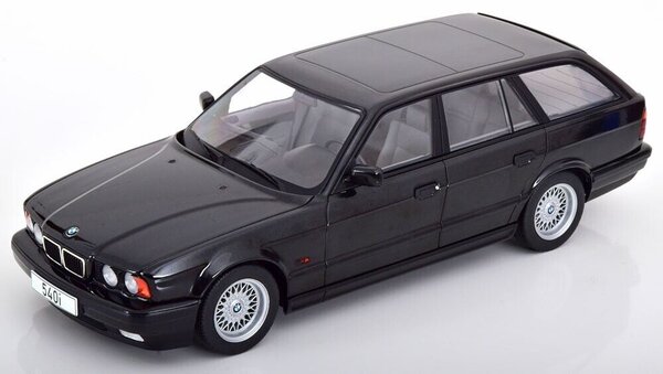 BMW BMW 540i 5-Series (E34) Touring - 1:18 - Modelcar Group