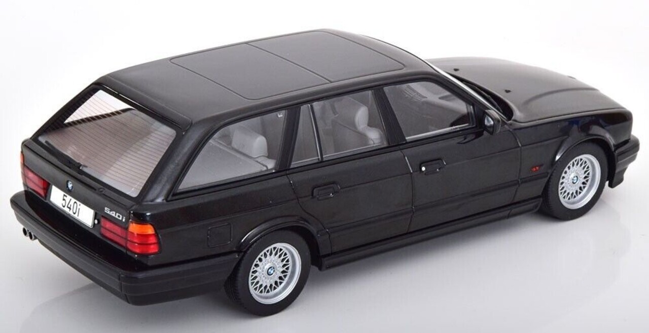 BMW BMW 540i 5-Series (E34) Touring - 1:18 - Modelcar Group