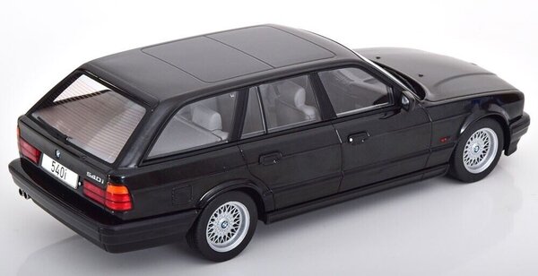 BMW BMW 540i 5-Series (E34) Touring - 1:18 - Modelcar Group