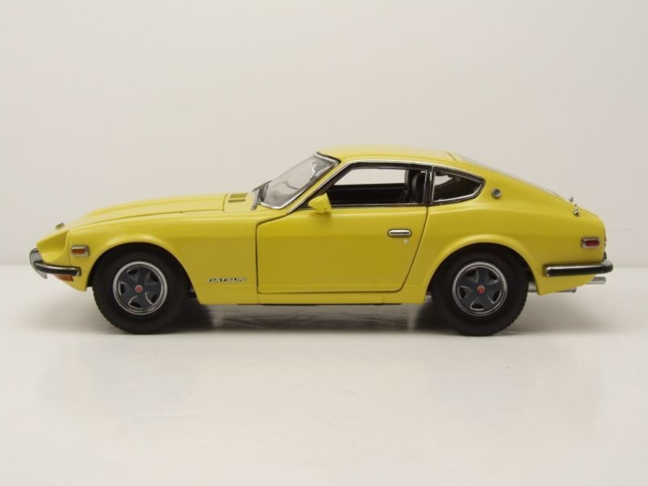 Datsun Datsun 240Z 1972 - 1:18 - Sun Star Datsun Datsun 240Z 1972 - 1:18 - Sun Star
