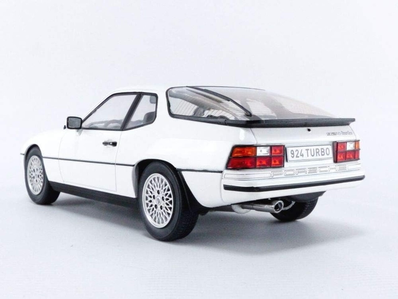 Porsche Porsche 924 Turbo 1979 - 1:18 - Modelcar Group Porsche Porsche 924 Turbo 1979 - 1:18 - Modelcar Group
