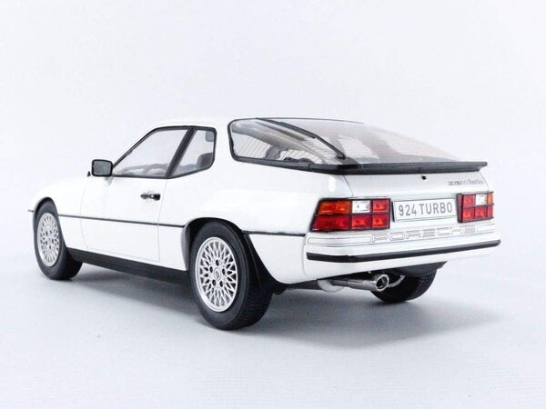 Porsche Porsche 924 Turbo 1979 - 1:18 - Modelcar Group Porsche Porsche 924 Turbo 1979 - 1:18 - Modelcar Group