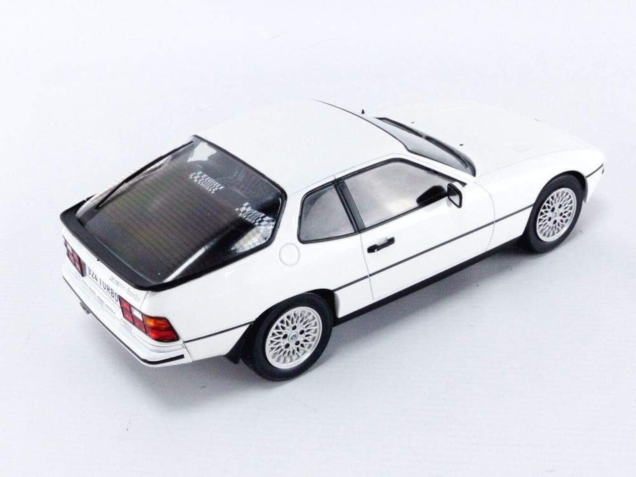 Porsche Porsche 924 Turbo 1979 - 1:18 - Modelcar Group Porsche Porsche 924 Turbo 1979 - 1:18 - Modelcar Group