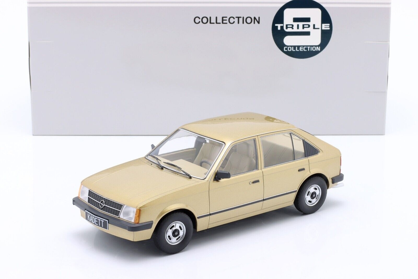 TOURING 1:18 Opel Kadett B Caravan Baujahr 1972 grün metallic 18048100
