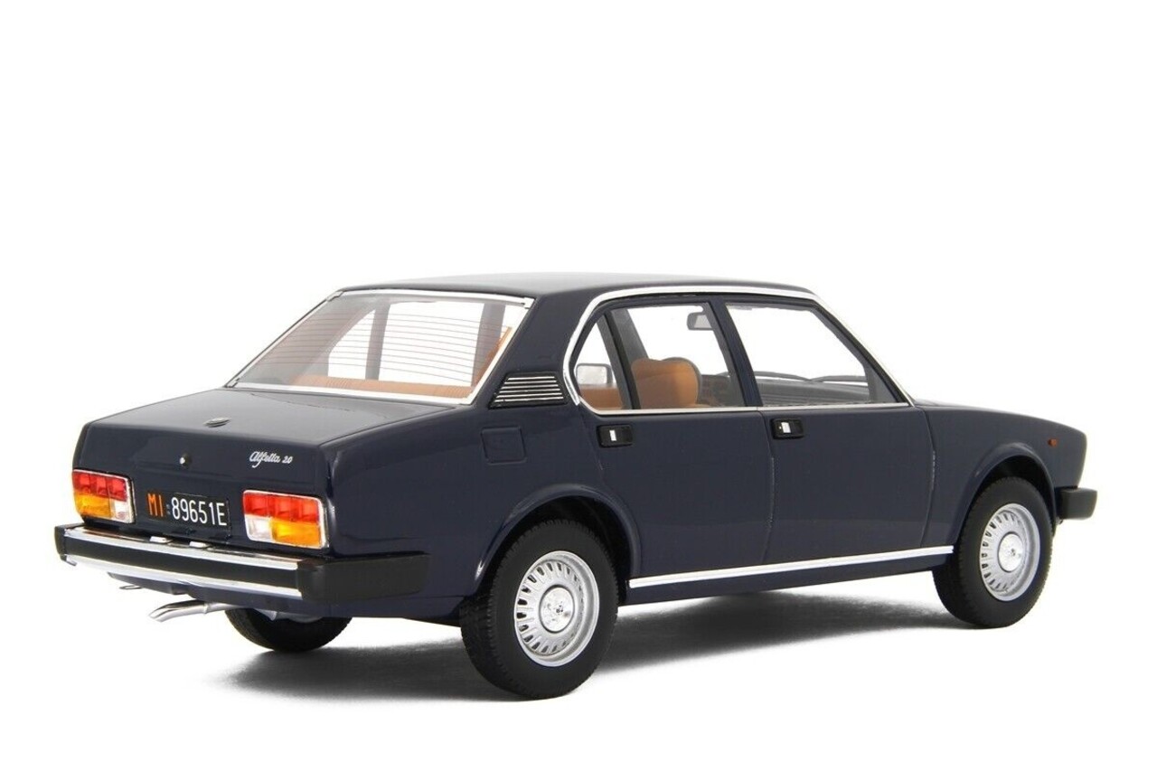 Alfa Romeo Alfa Romeo Alfetta 2.0L 1978 + Optional Wheels - 1:18 - Laudoracing - Model Alfa Romeo Alfa Romeo Alfetta 2.0L 1978 + Optional Wheels - 1:18 - Laudoracing - Model
