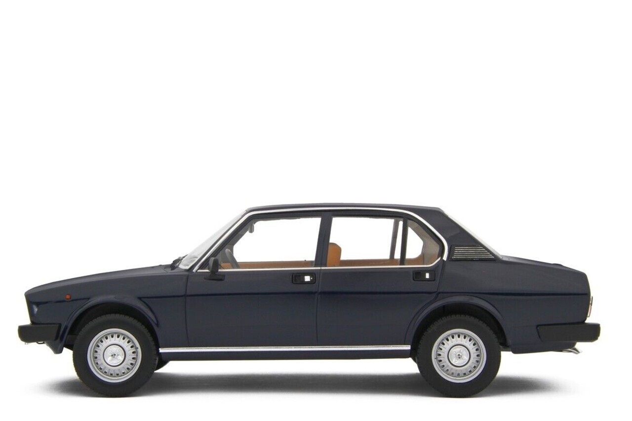 Alfa Romeo Alfa Romeo Alfetta 2.0L 1978 + Optional Wheels - 1:18 - Laudoracing - Model Alfa Romeo Alfa Romeo Alfetta 2.0L 1978 + Optional Wheels - 1:18 - Laudoracing - Model