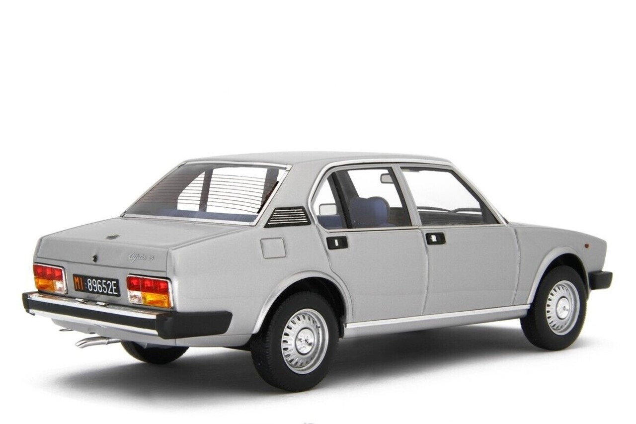 Alfa Romeo Alfa Romeo Alfetta 2.0L 1978 + Optional Wheels - 1:18 - Laudoracing - Model Alfa Romeo Alfa Romeo Alfetta 2.0L 1978 + Optional Wheels - 1:18 - Laudoracing - Model