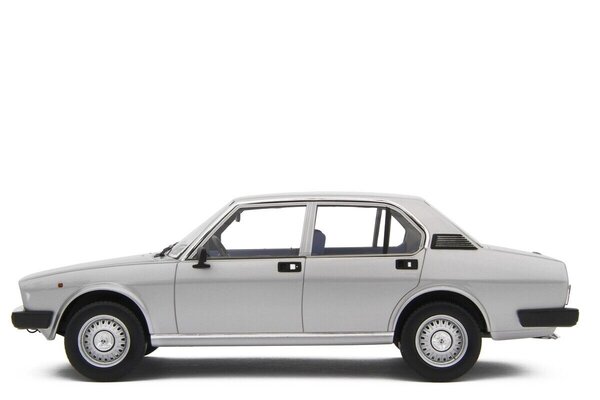 Alfa Romeo Alfa Romeo Alfetta 2.0L 1978 + Optional Wheels - 1:18 - Laudoracing - Model Alfa Romeo Alfa Romeo Alfetta 2.0L 1978 + Optional Wheels - 1:18 - Laudoracing - Model