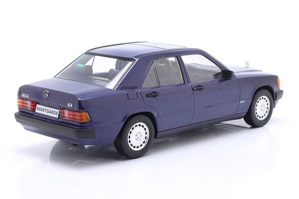 Mercedes-Benz Mercedes-Benz 190E 2.3 Avantgarde 1993 - 1:18 - Triple 9 Collection Mercedes-Benz Mercedes-Benz 190E 2.3 Avantgarde 1993 - 1:18 - Triple 9 Collection