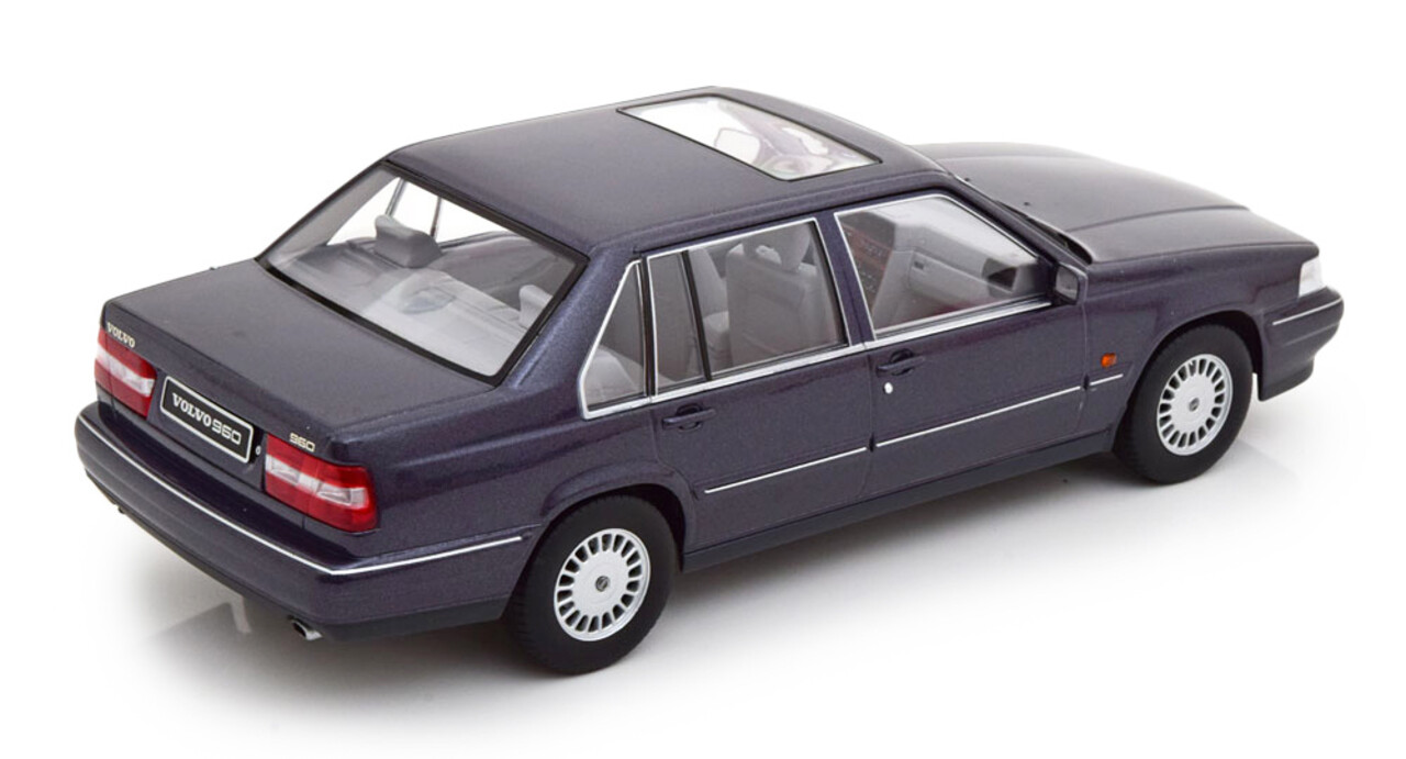 Volvo Volvo 960 - 1:18 - Triple 9 Collection