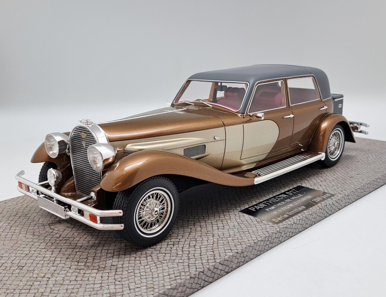 Panther Panther De Ville 1974 - 1:18 - Pantheon Panther Panther De Ville 1974 - 1:18 - Pantheon