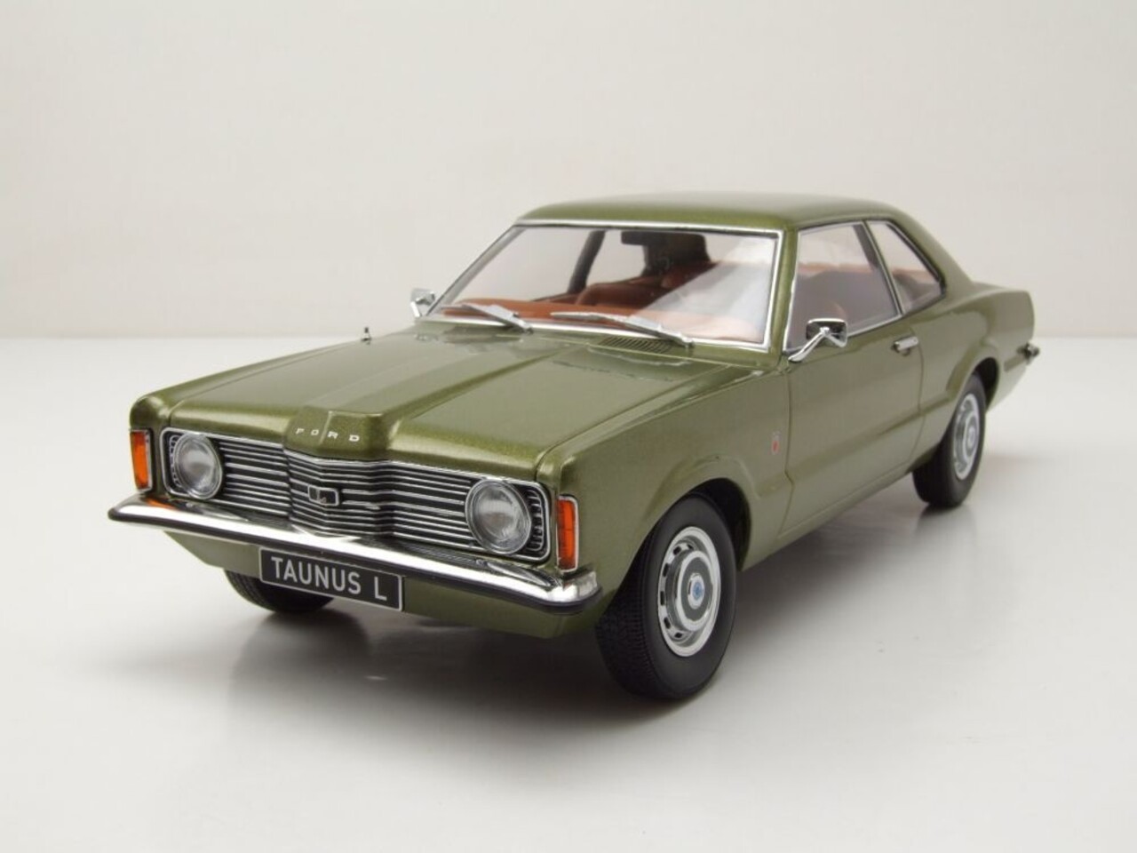 Ford Ford Taunus L Coupe 1971 - 1:18 - KK Scale