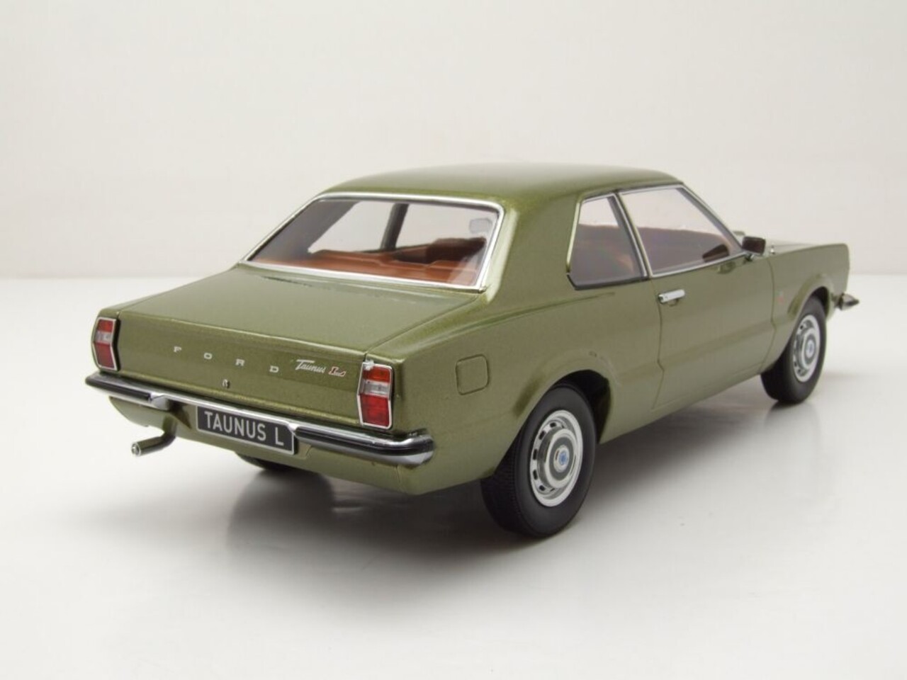 Ford Ford Taunus L Coupe 1971 - 1:18 - KK Scale